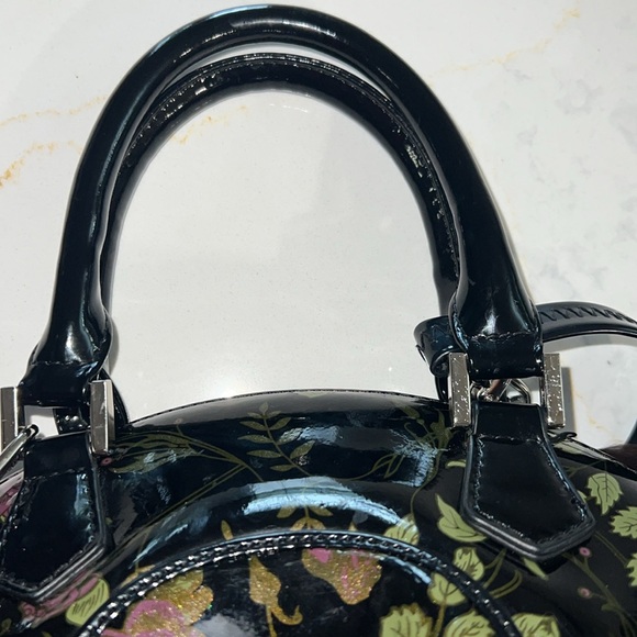 BRAVO Beverly Hills Collection Genuine Leather    Color:  black and green - Picture 13 of 15